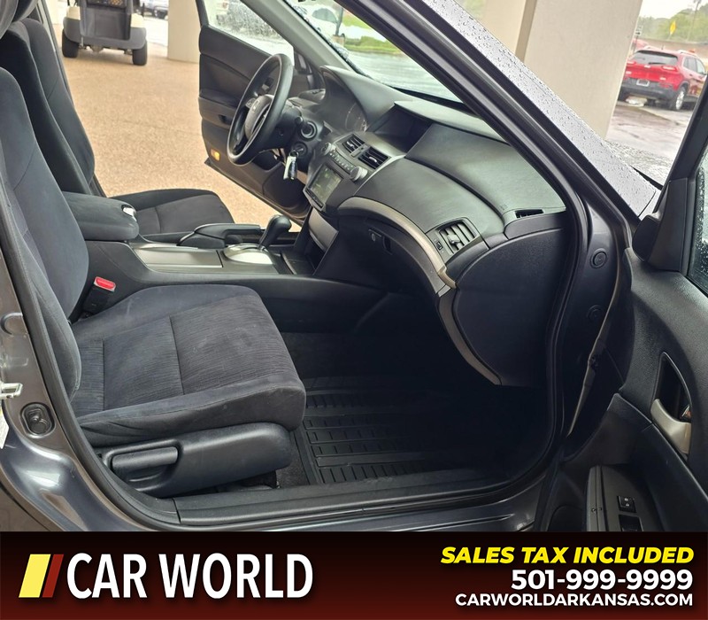 Honda Accord Sedan Vehicle Full-screen Gallery Image 11