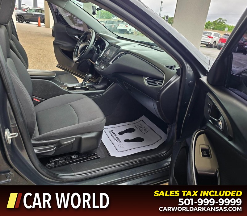 Chevrolet Malibu Vehicle Full-screen Gallery Image 11