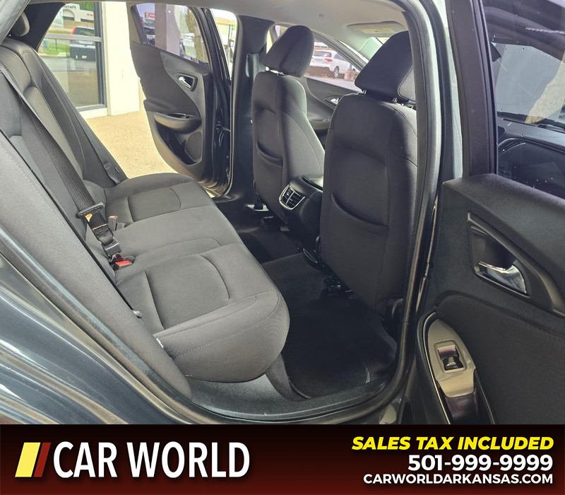 Chevrolet Malibu Vehicle Full-screen Gallery Image 12