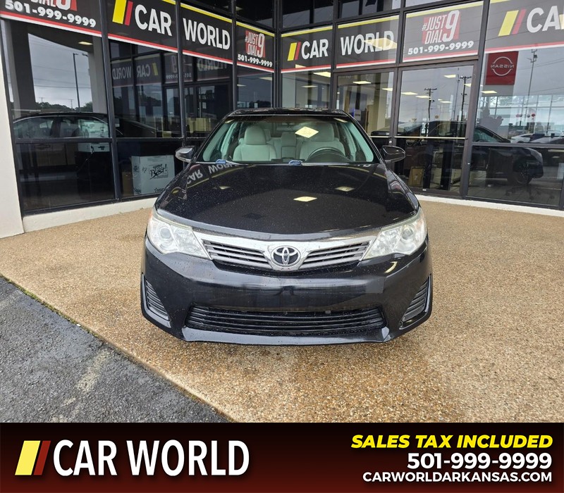 Toyota Camry Vehicle Full-screen Gallery Image 2