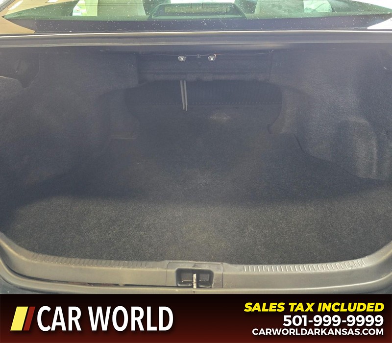 Toyota Camry Vehicle Full-screen Gallery Image 13