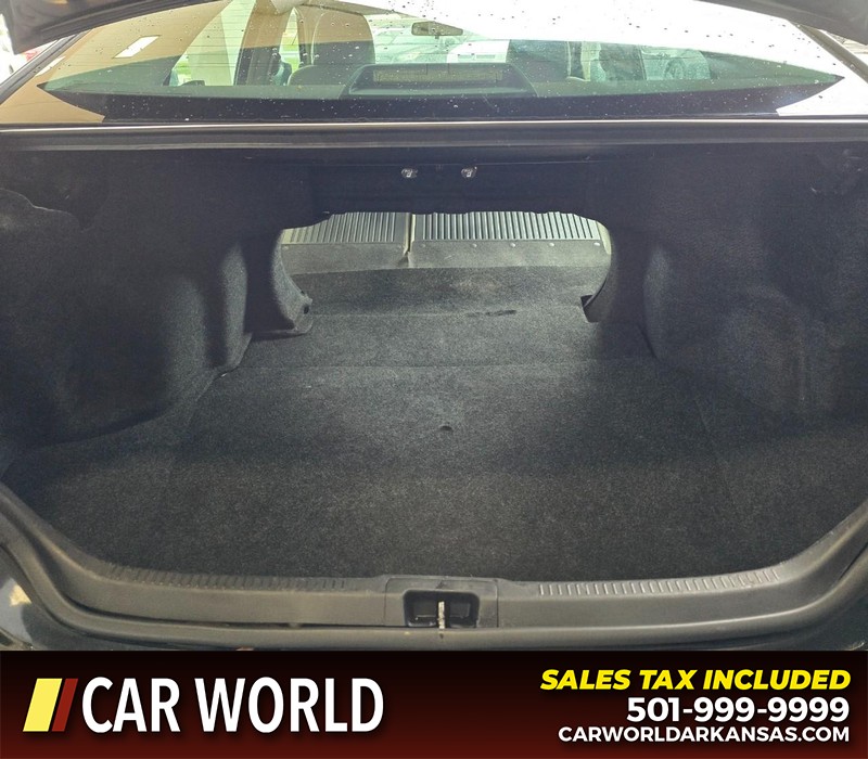 Toyota Camry Vehicle Full-screen Gallery Image 14