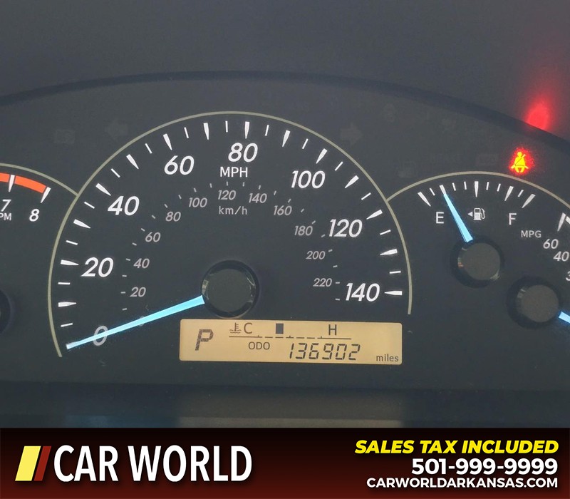Toyota Camry Vehicle Full-screen Gallery Image 16