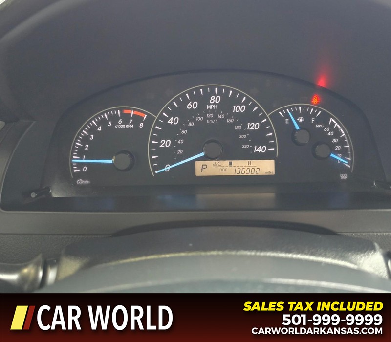 Toyota Camry Vehicle Full-screen Gallery Image 17