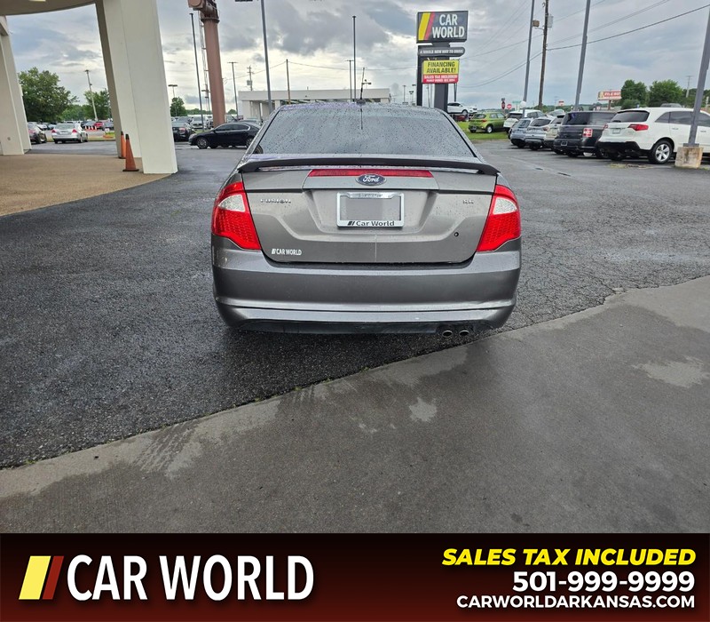 Ford Fusion Vehicle Full-screen Gallery Image 5