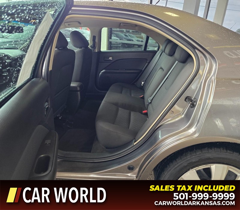 Ford Fusion Vehicle Full-screen Gallery Image 10