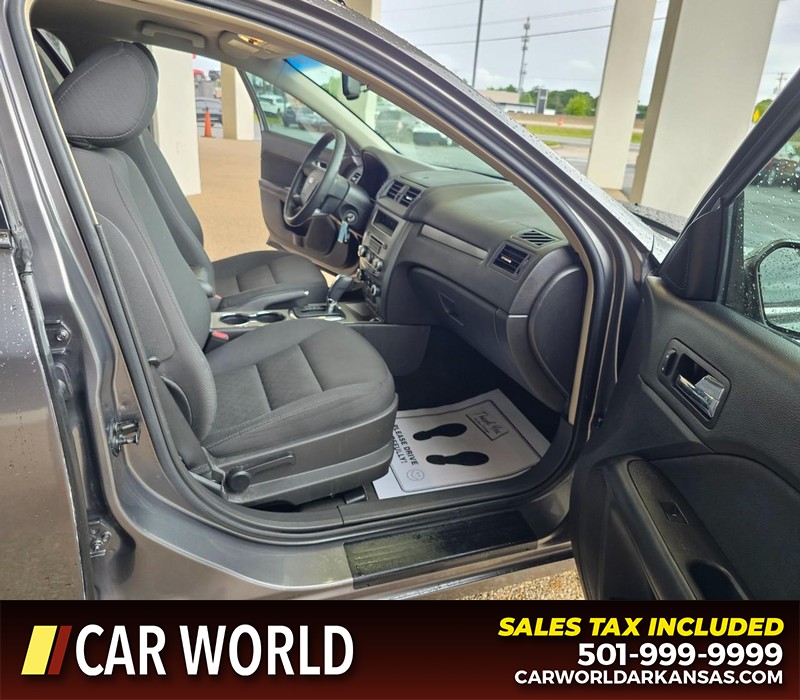 Ford Fusion Vehicle Full-screen Gallery Image 11