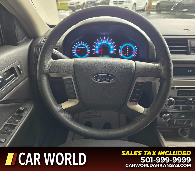 Ford Fusion Vehicle Full-screen Gallery Image 15
