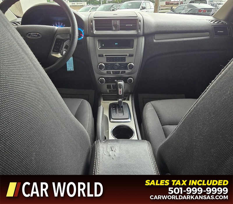 Ford Fusion Vehicle Full-screen Gallery Image 18