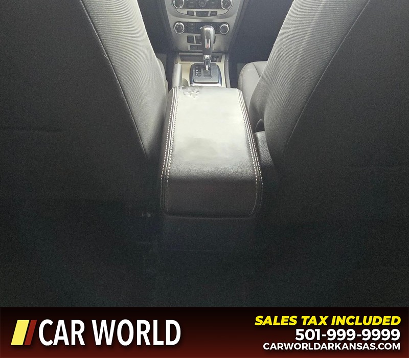 Ford Fusion Vehicle Full-screen Gallery Image 19