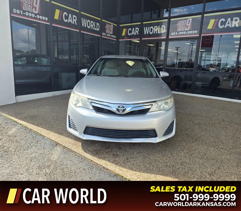 Toyota Camry Vehicle Full-screen Gallery Image 2