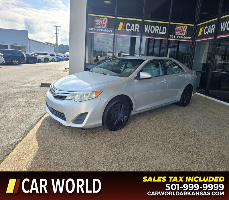 Toyota Camry Vehicle Full-screen Gallery Image 3