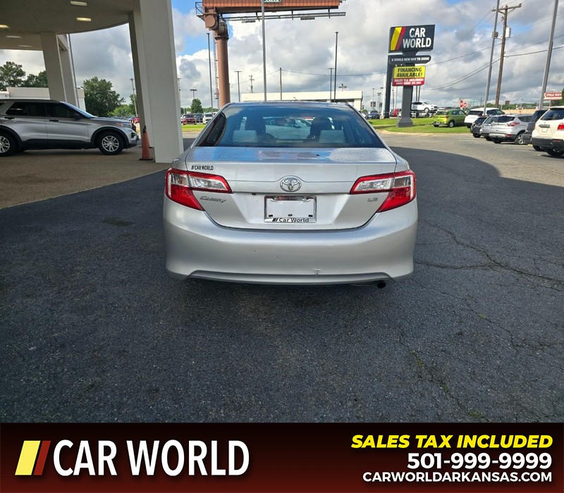 Toyota Camry Vehicle Full-screen Gallery Image 5