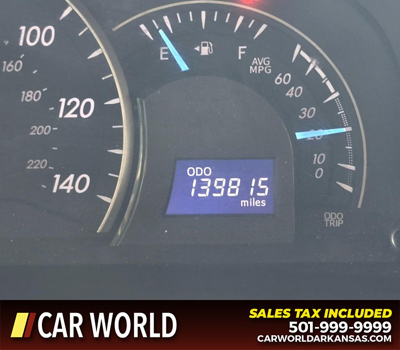 Toyota Camry Vehicle Full-screen Gallery Image 16