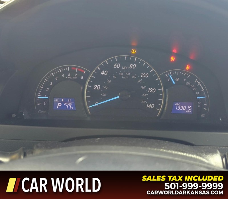 Toyota Camry Vehicle Full-screen Gallery Image 17