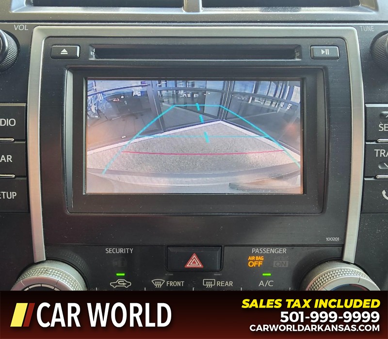 Toyota Camry Vehicle Full-screen Gallery Image 19