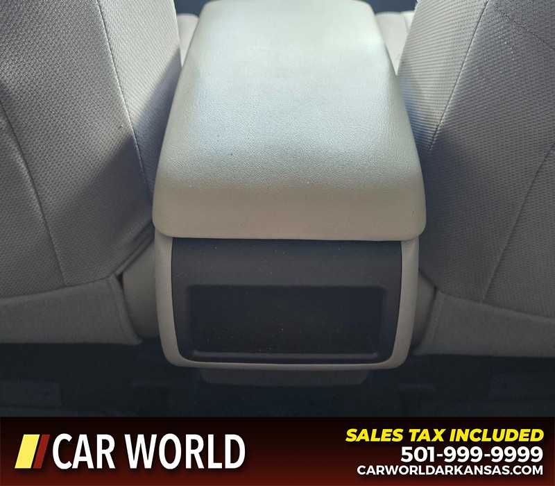 Toyota Camry Vehicle Full-screen Gallery Image 20