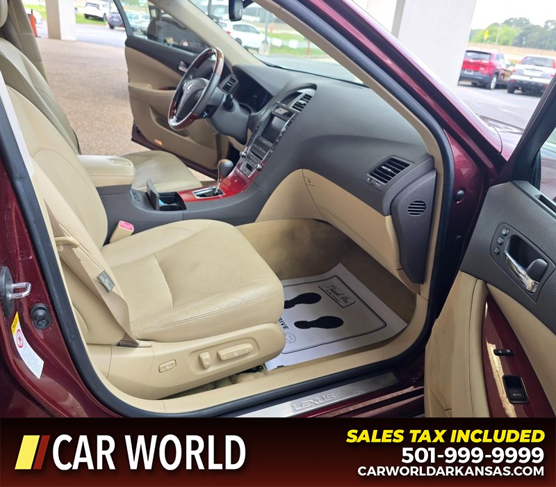 Lexus ES 350 Vehicle Full-screen Gallery Image 12