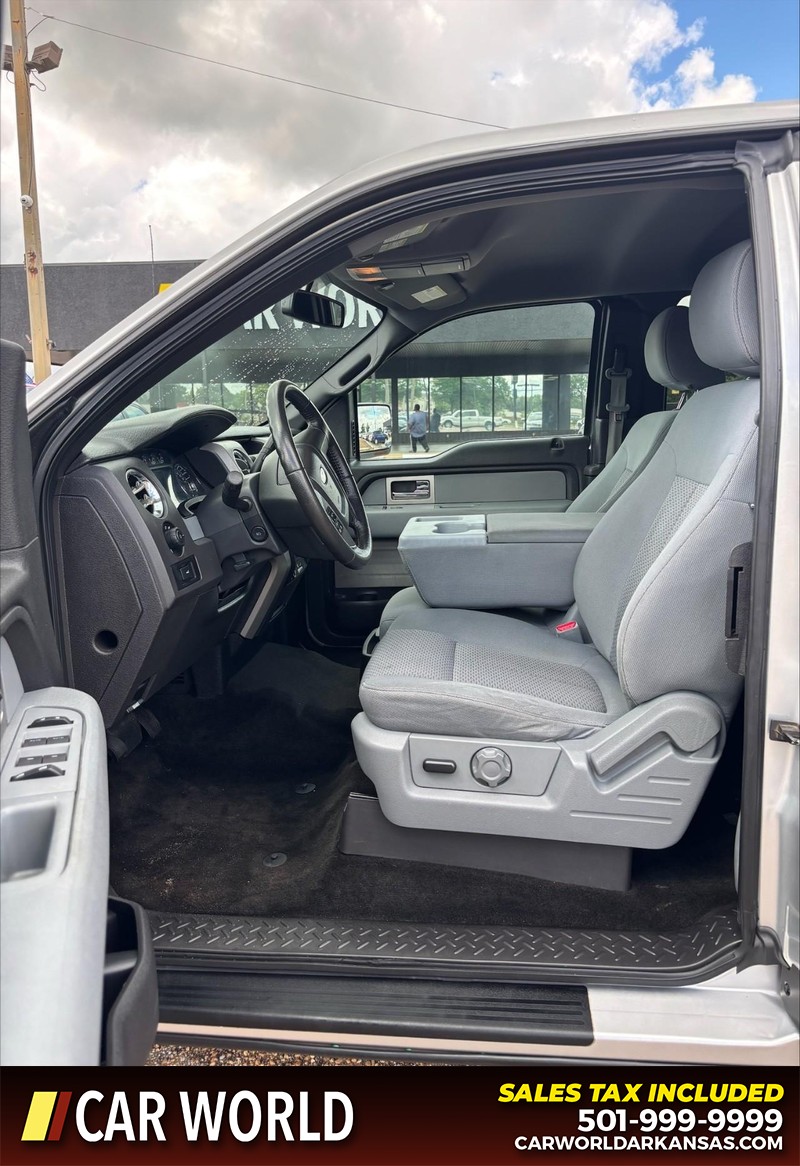 Ford F-150 Vehicle Full-screen Gallery Image 11