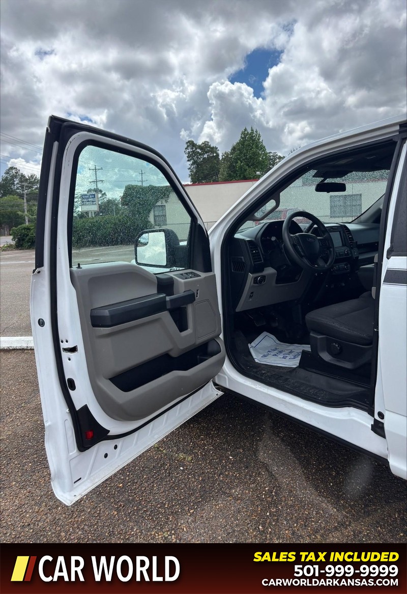 Ford F-150 Vehicle Full-screen Gallery Image 11