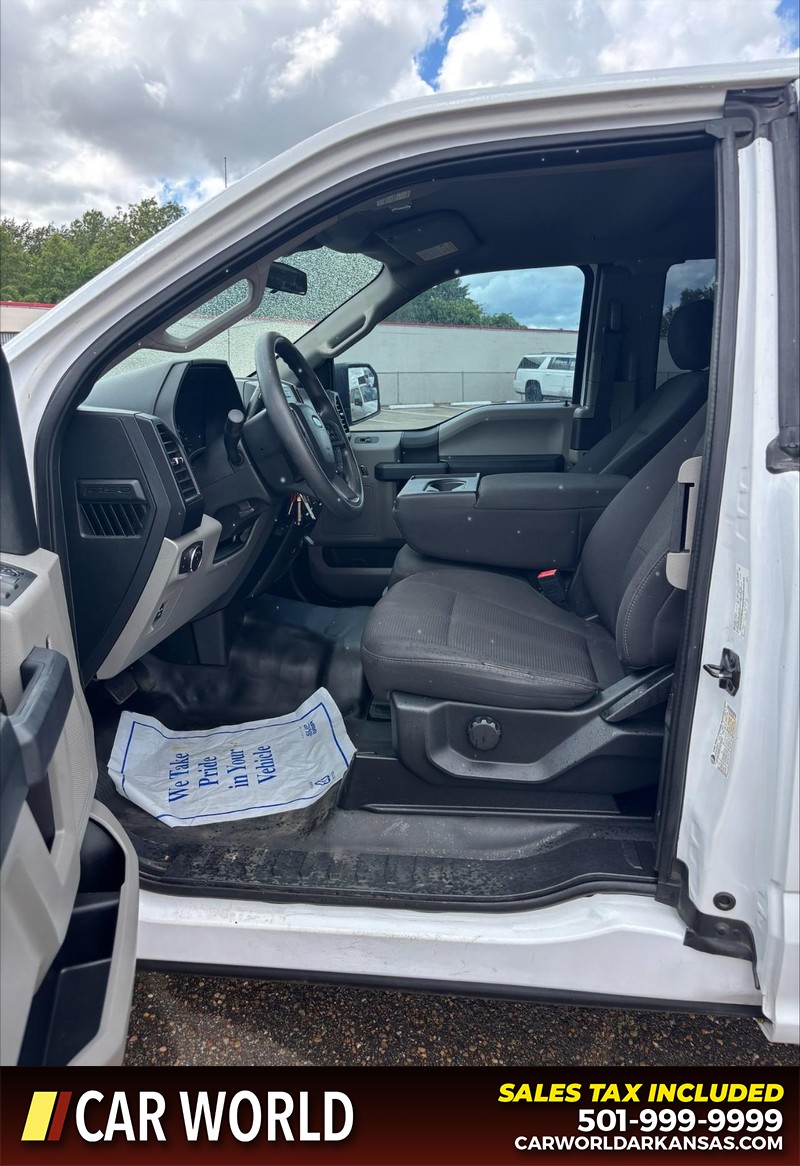 Ford F-150 Vehicle Full-screen Gallery Image 12