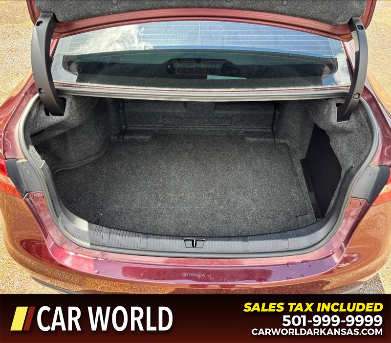 Toyota Avalon Vehicle Full-screen Gallery Image 6