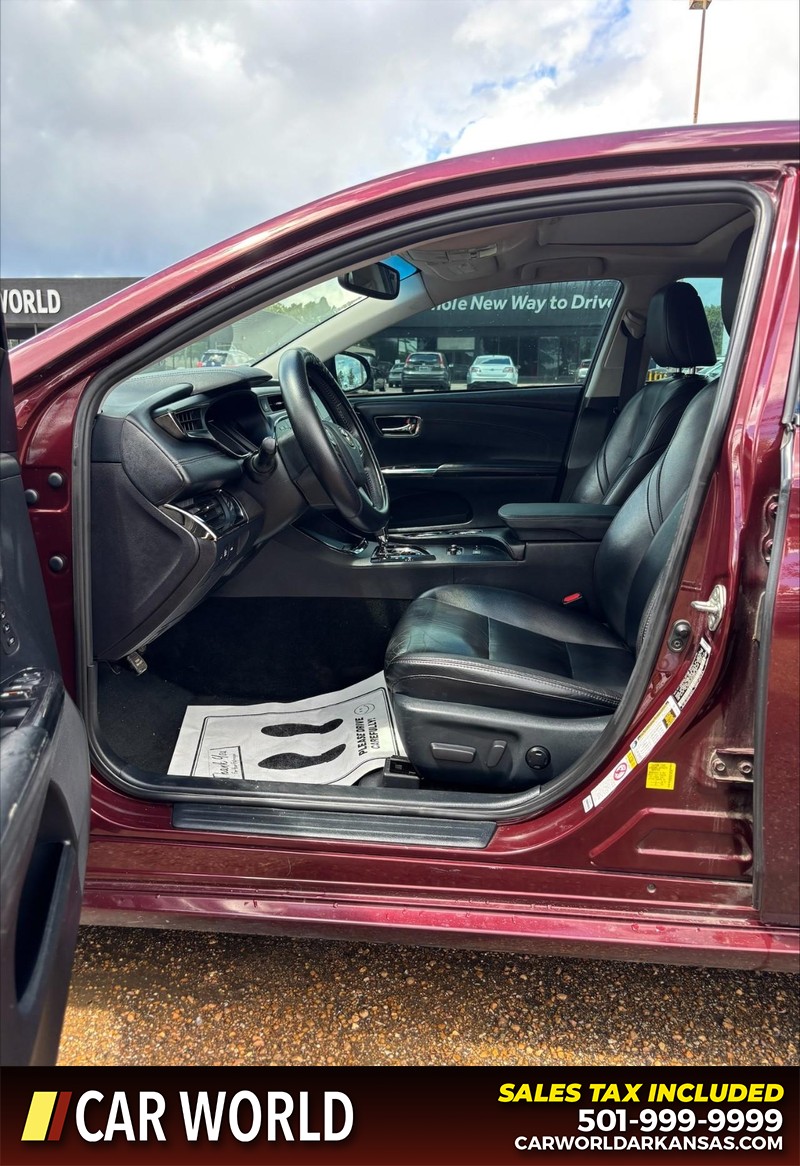 Toyota Avalon Vehicle Full-screen Gallery Image 13