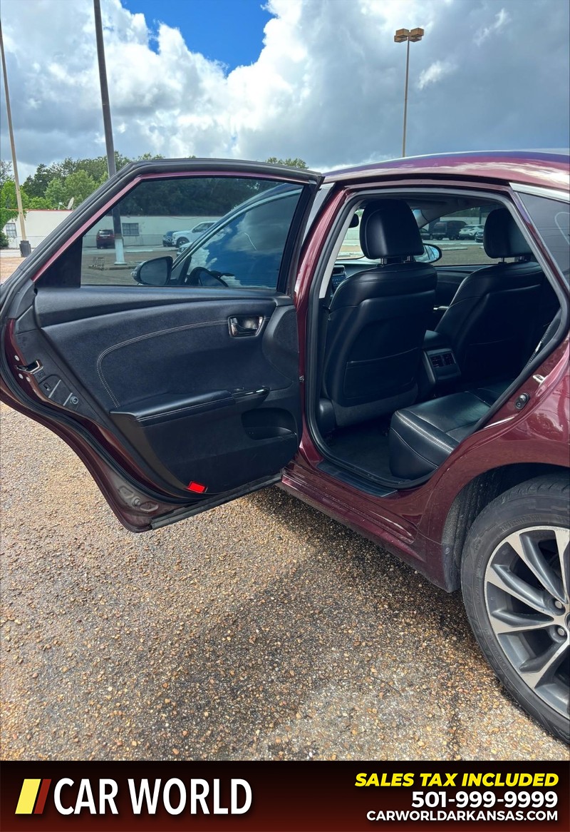 Toyota Avalon Vehicle Full-screen Gallery Image 14