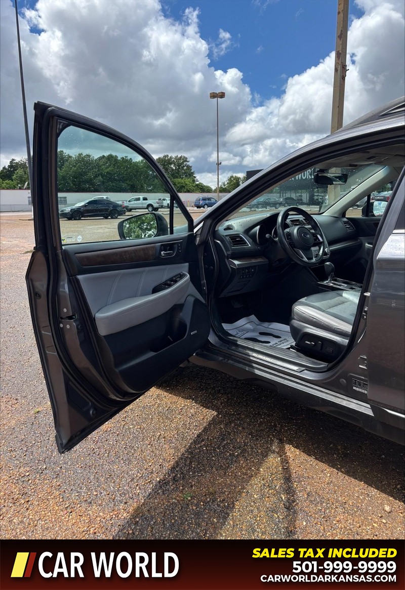 Subaru Outback Vehicle Full-screen Gallery Image 12