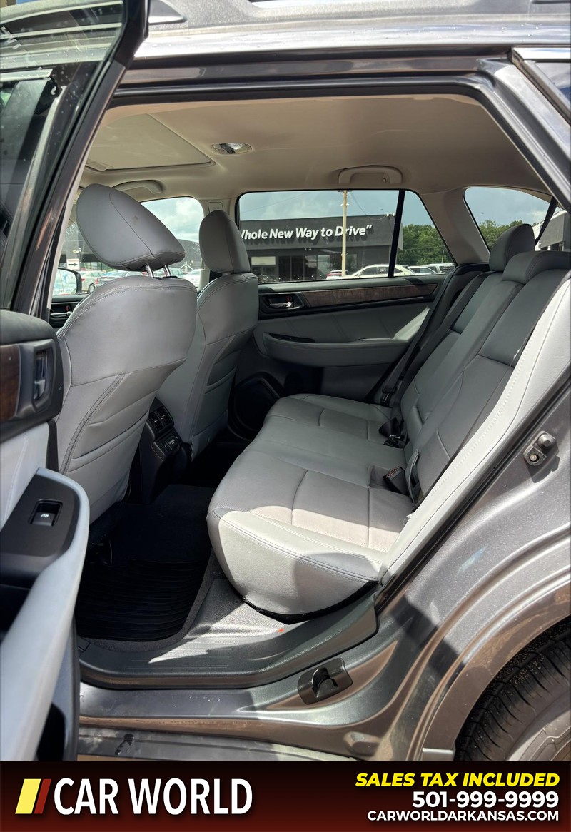 Subaru Outback Vehicle Full-screen Gallery Image 15