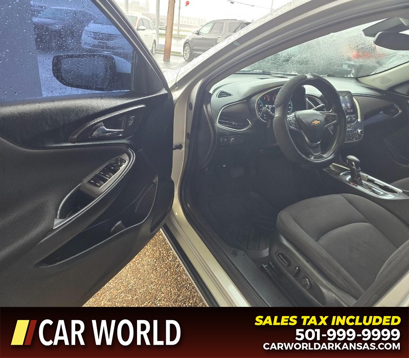 Chevrolet Malibu Vehicle Full-screen Gallery Image 7