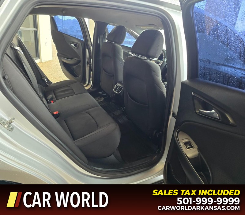Chevrolet Malibu Vehicle Full-screen Gallery Image 12