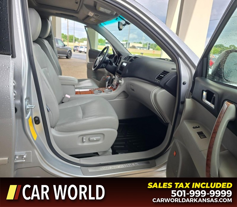 Toyota Highlander Vehicle Full-screen Gallery Image 12