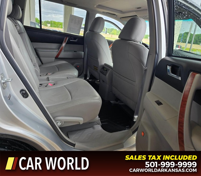Toyota Highlander Vehicle Full-screen Gallery Image 13