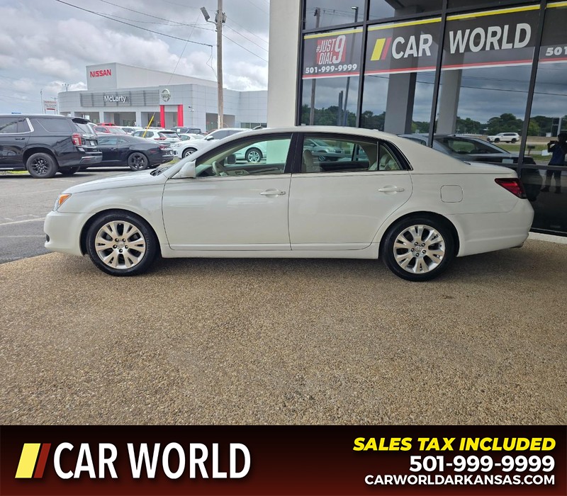 Toyota Avalon Vehicle Full-screen Gallery Image 4