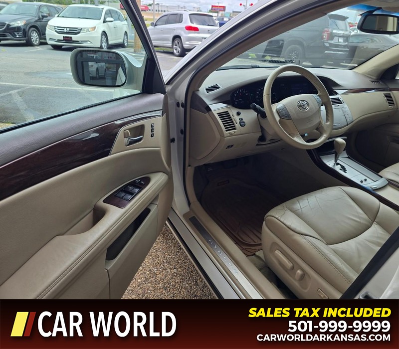 Toyota Avalon Vehicle Full-screen Gallery Image 7