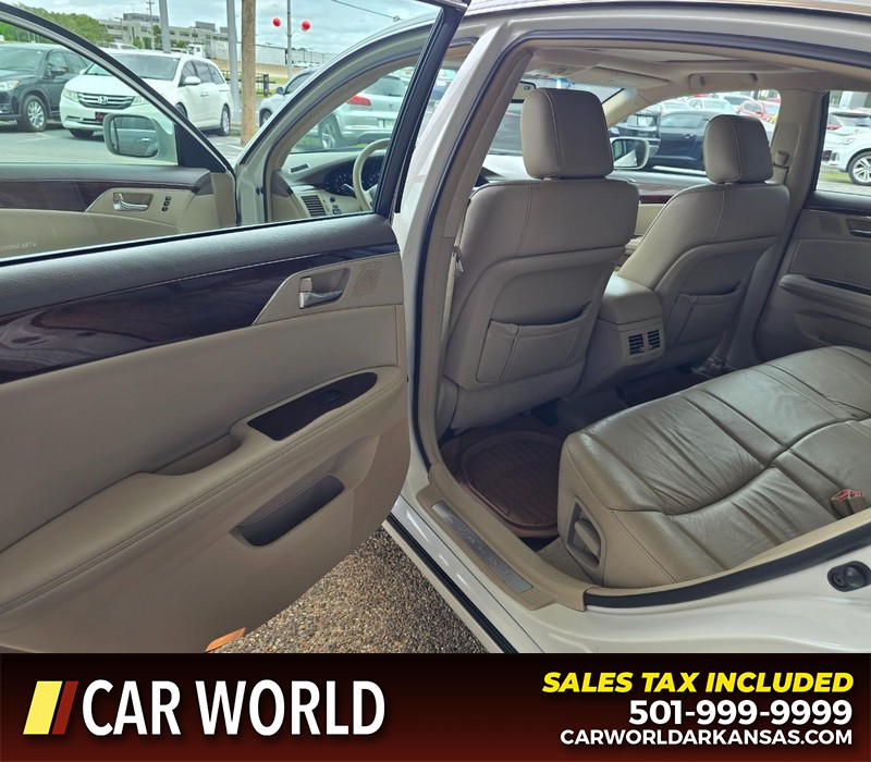 Toyota Avalon Vehicle Full-screen Gallery Image 9