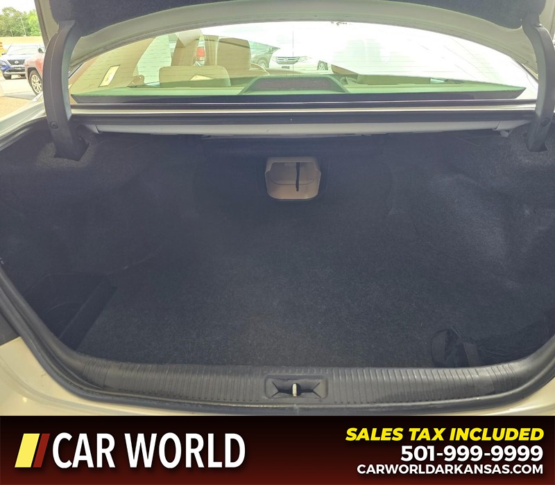 Toyota Avalon Vehicle Full-screen Gallery Image 13