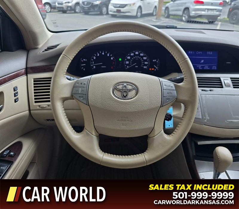 Toyota Avalon Vehicle Full-screen Gallery Image 14