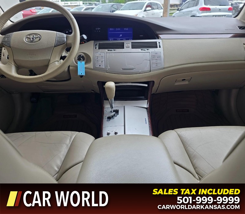 Toyota Avalon Vehicle Full-screen Gallery Image 17