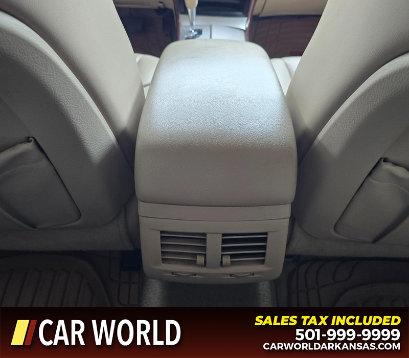 Toyota Avalon Vehicle Full-screen Gallery Image 19