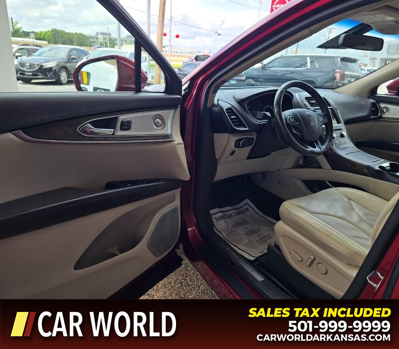 Lincoln MKX Vehicle Full-screen Gallery Image 7