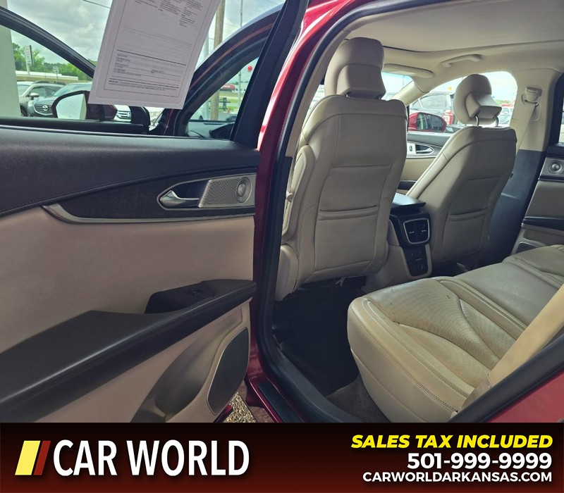 Lincoln MKX Vehicle Full-screen Gallery Image 9