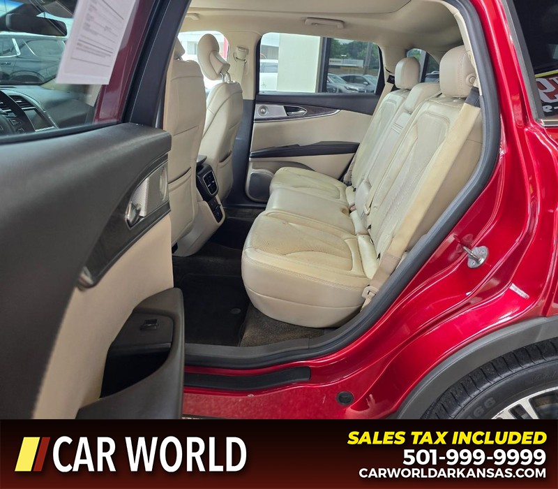 Lincoln MKX Vehicle Full-screen Gallery Image 10