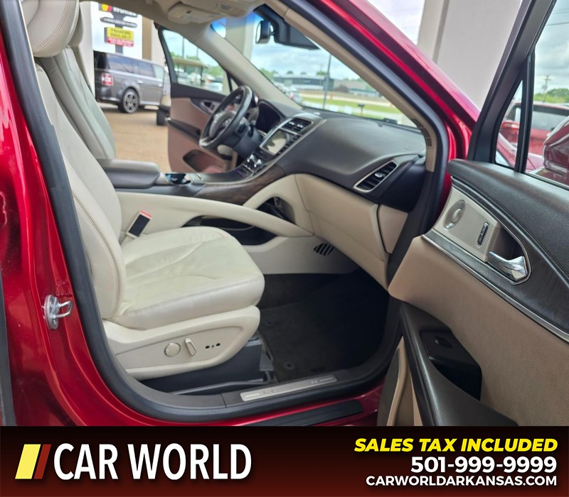 Lincoln MKX Vehicle Full-screen Gallery Image 11