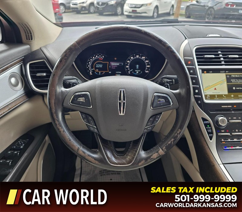 Lincoln MKX Vehicle Full-screen Gallery Image 16