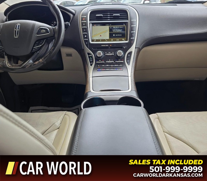 Lincoln MKX Vehicle Full-screen Gallery Image 19