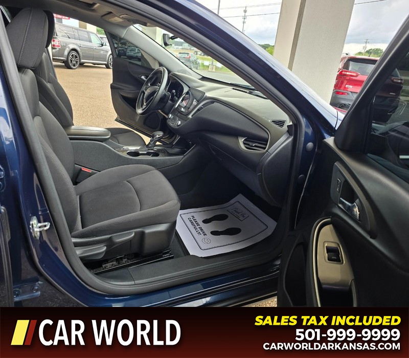 Chevrolet Malibu Vehicle Full-screen Gallery Image 11