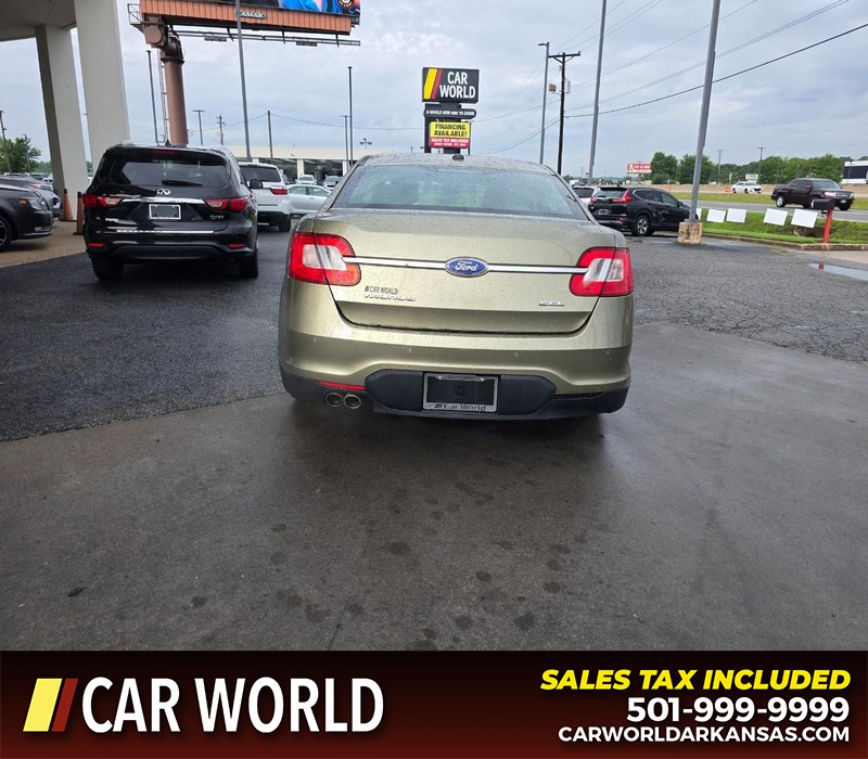 Ford Taurus Vehicle Full-screen Gallery Image 6