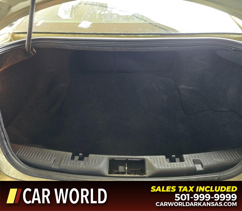 Ford Taurus Vehicle Full-screen Gallery Image 14